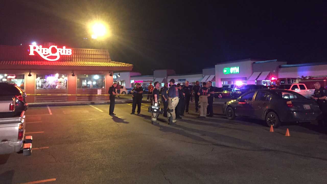 Three In Custody In Shooting Outside Tulsa Rib Crib Restaurant