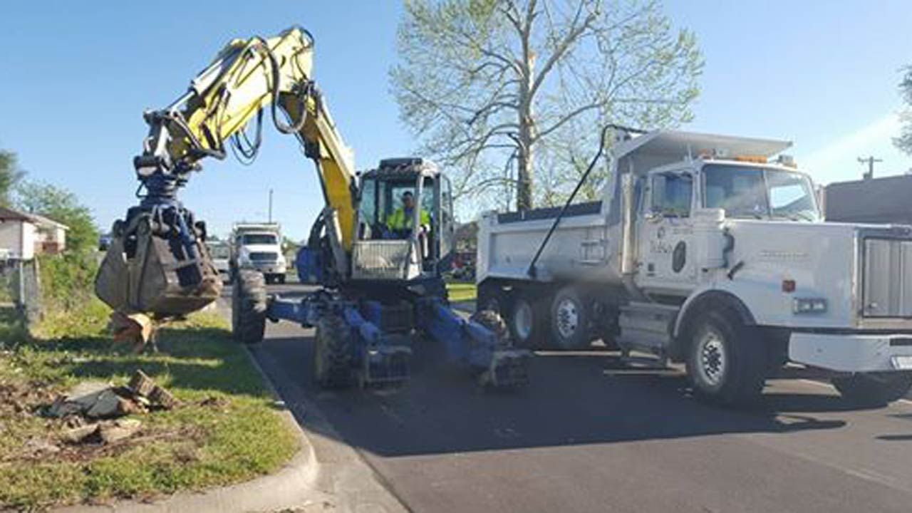 Giant 'Spider' Helps Remove Tulsa Storm Debris