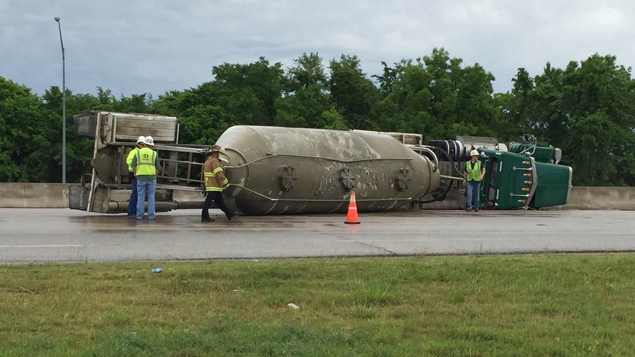 Overturned Semi Snarls Traffic On I-44 In Tulsa