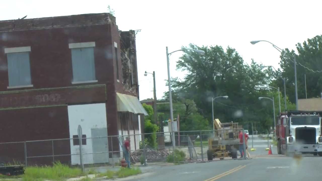Wall Of Muskogee Building Collapses Into Street