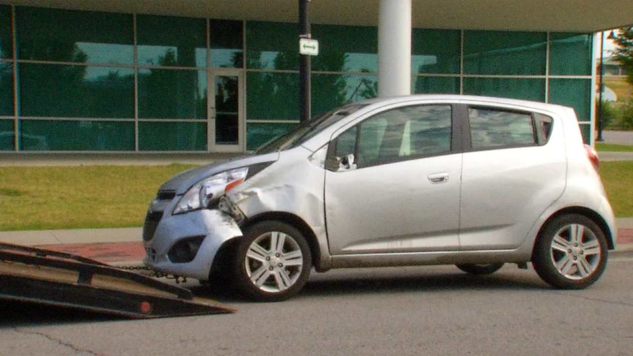 Tulsa Police Search For Suspects Who Ran From Stolen Car