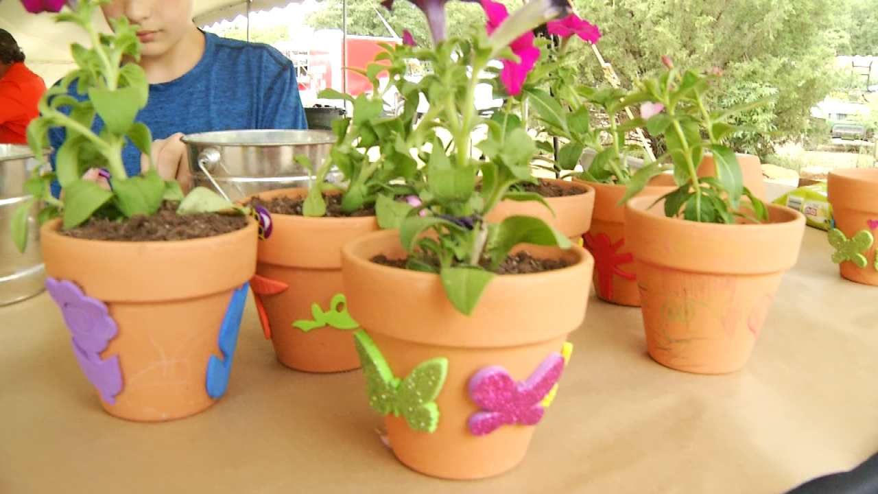 Tulsa Botanic Gardens Opens Up Garden For Kids