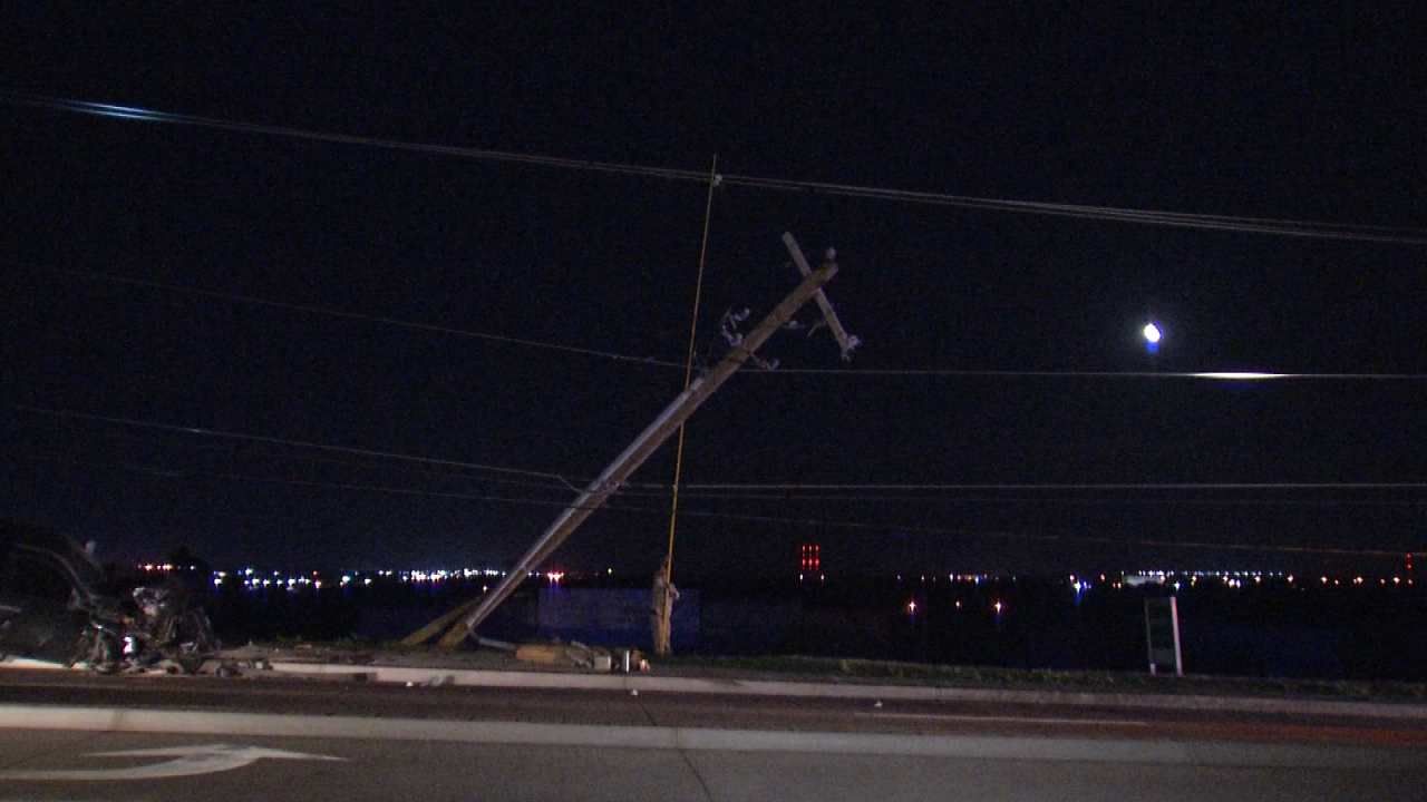 Pair Of Tulsa Car Crashes Knocks Out Power To Thousands