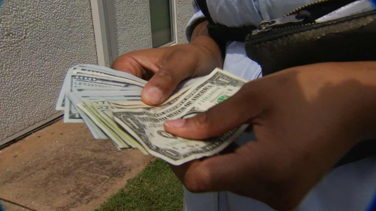 Oklahoma Woman Helps Reunite Mississippi Woman With Lost Wallet, $2,000