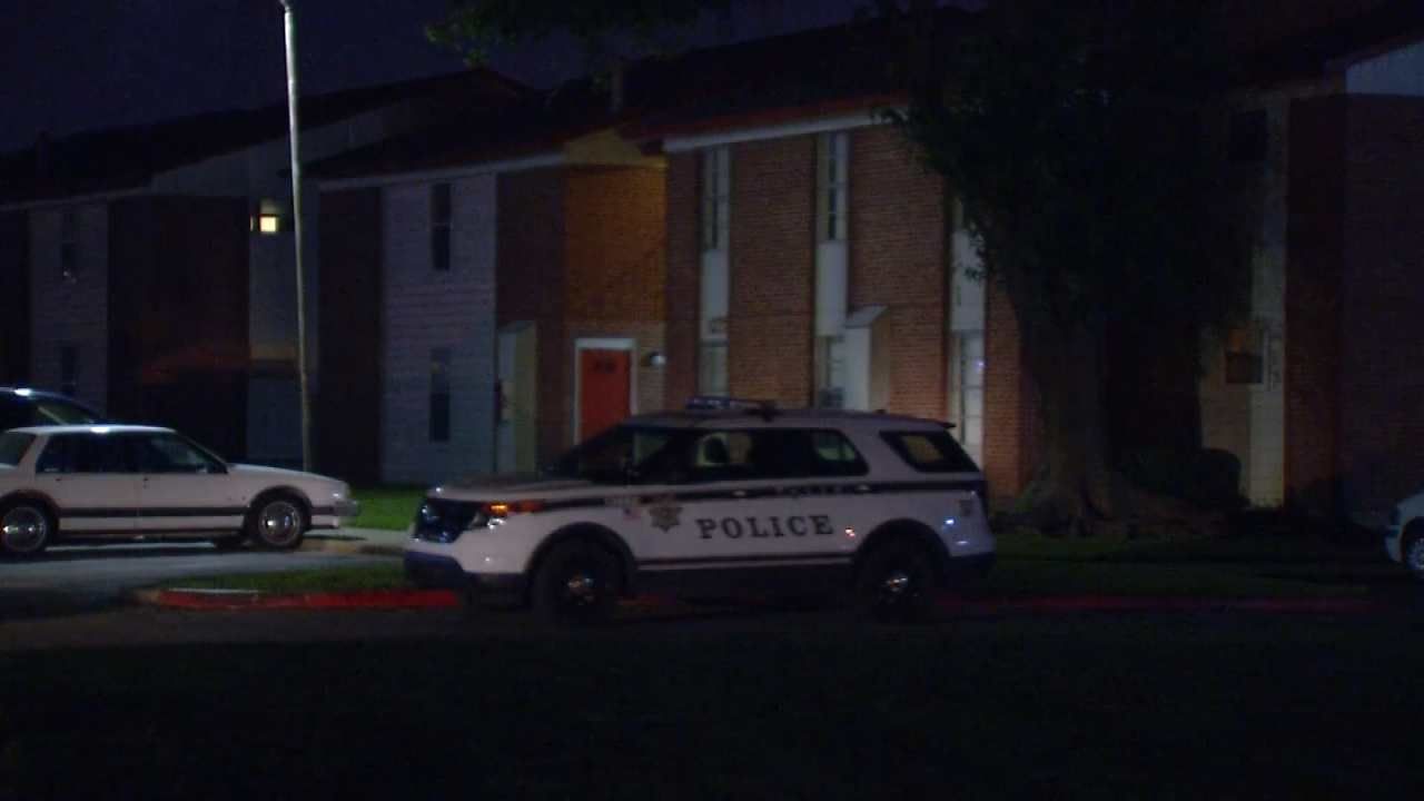 Police: Woman In Custody After Stabbing At Tulsa Apartment