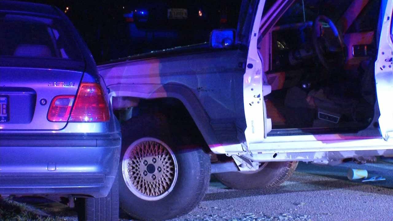 Three Escape Following Tulsa Chase, Crash