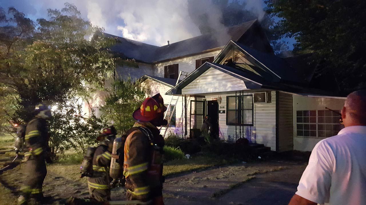 Firefighters Battle High Temps While Putting Out Sapulpa House Fire