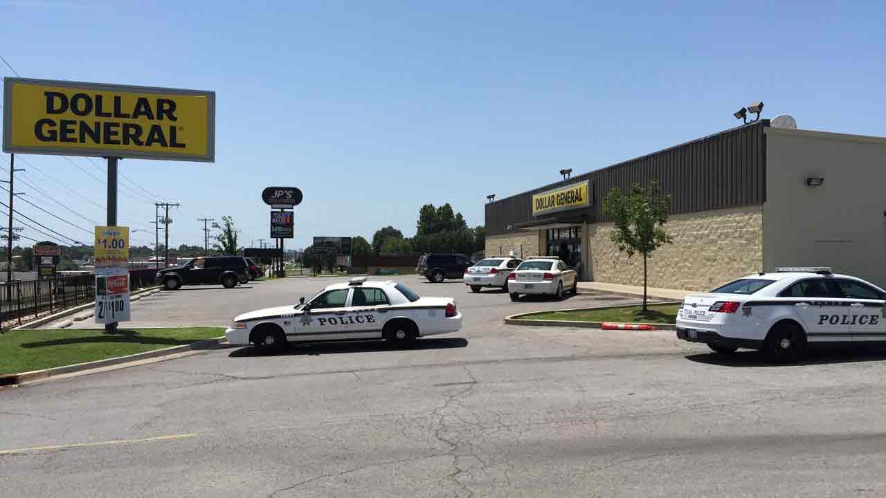 Tulsa Police Look For Suspects In Two Armed Robberies