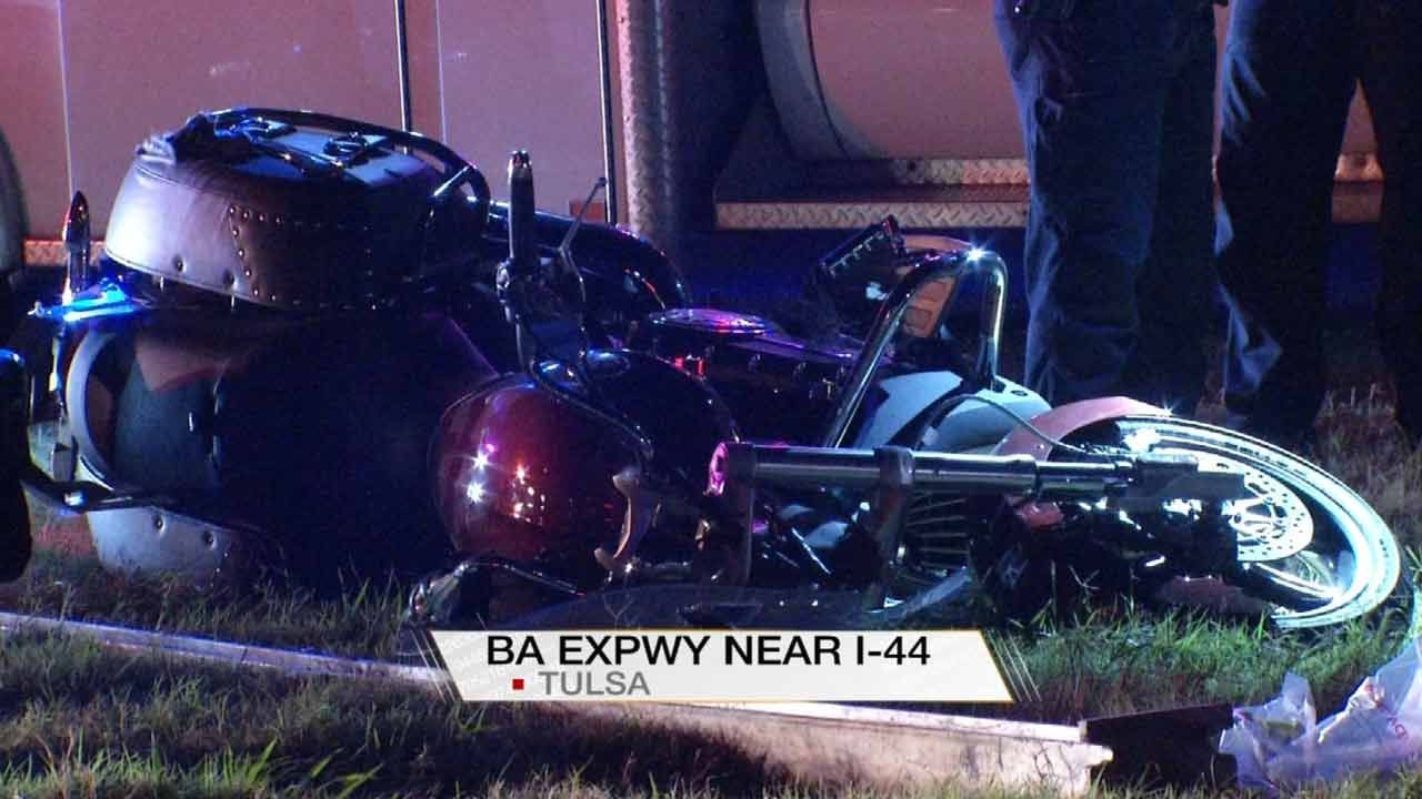 Motorcyclist Crashes Into Sign On BA Expressway In Tulsa