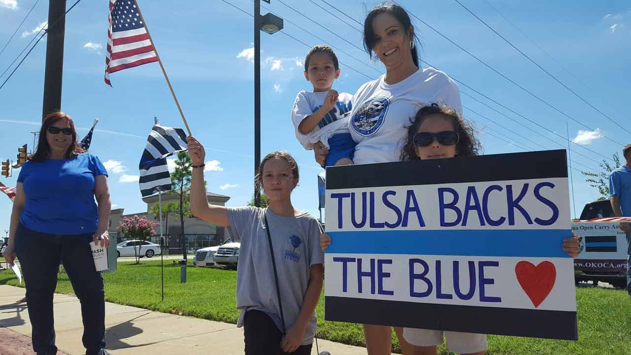Oklahomans Turn Out To 'Back The Blue'