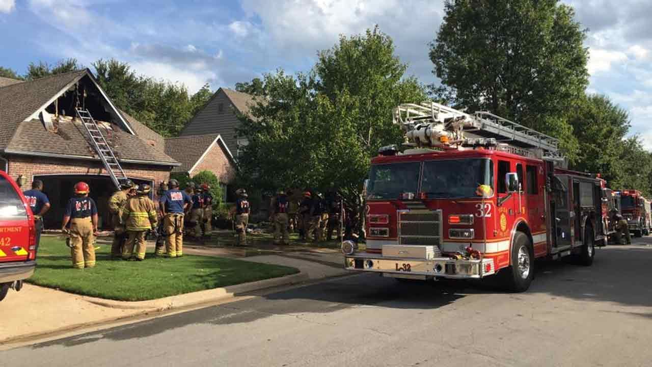 No Injuries As Firefighters Battle Tulsa House Fire