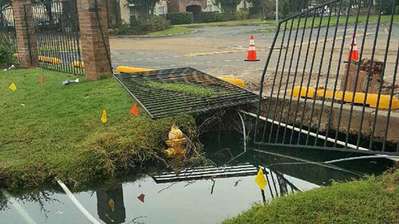 City Works To Repair Broken Waterline At 51st & Harvard