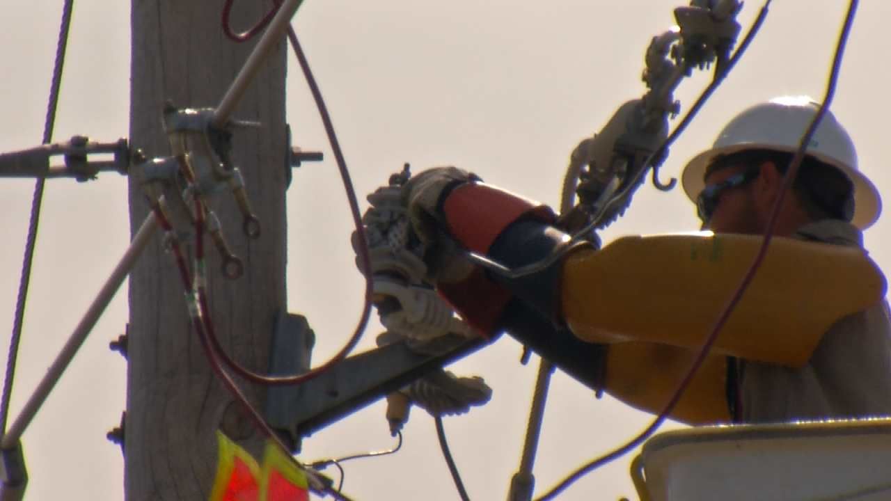 PSO Scheduled To Replace Poles At Tulsa Intersection