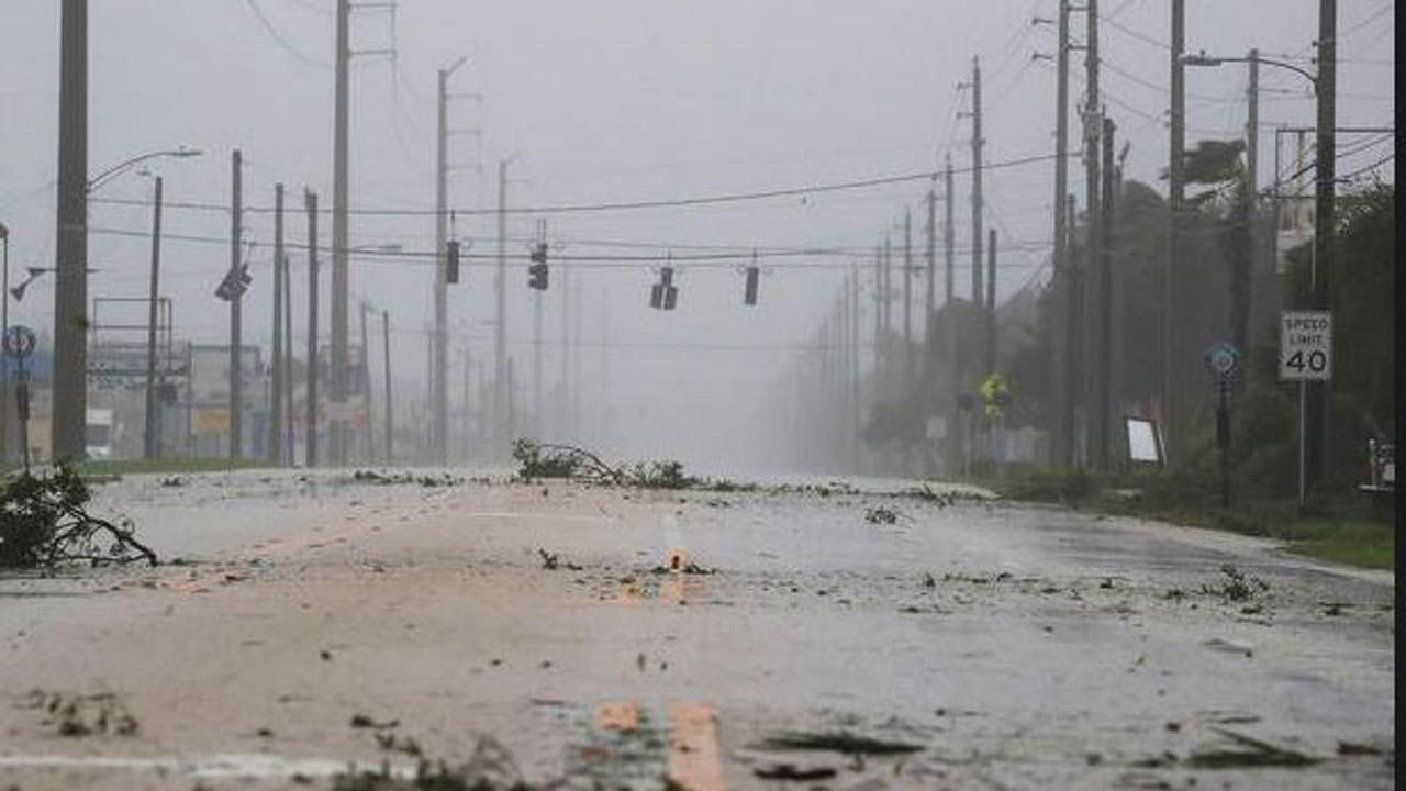Hurricane Matthew Hammers Florida, One Million Households Without Power