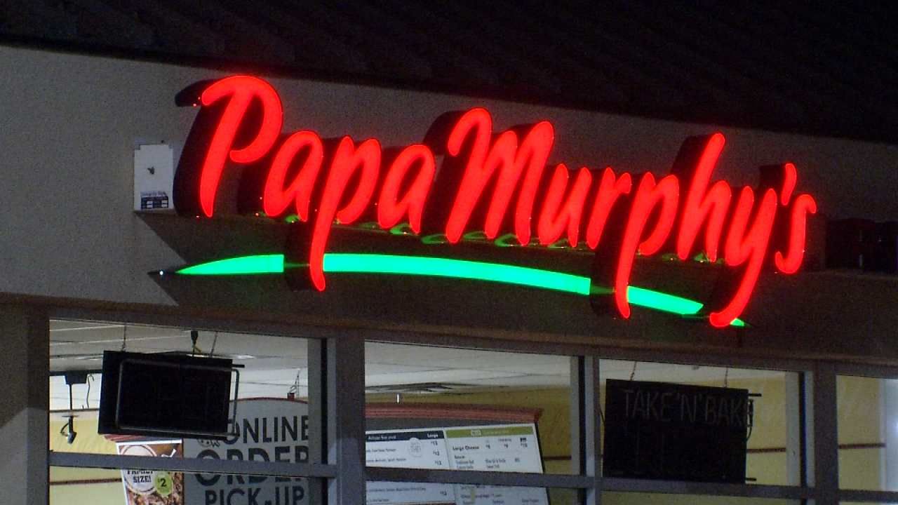 Armed Robber Leaves 'Tip' For Tulsa Restaurant Worker