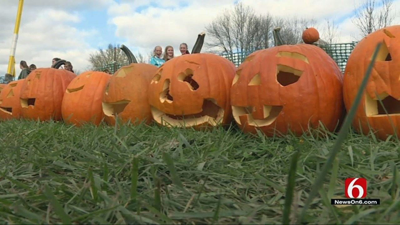 Wisconsin Town Sets World Record With Carved Pumpkins