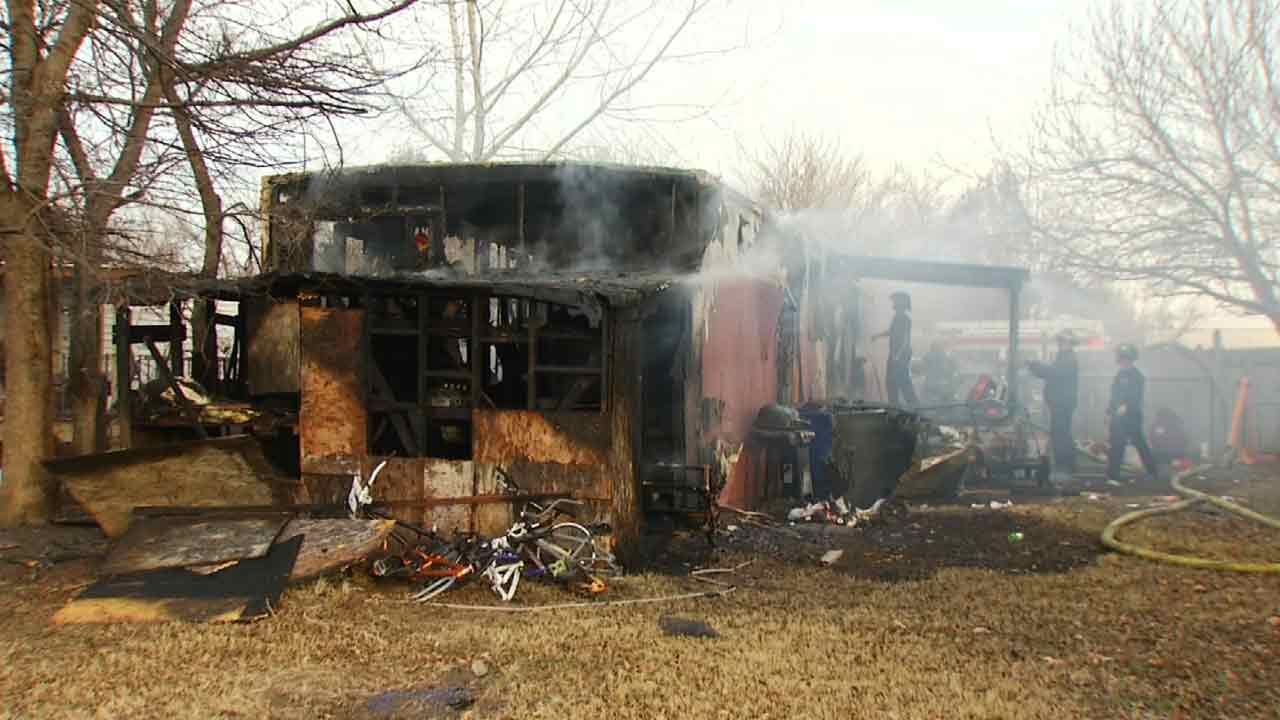 Firefighters Hand Out Smoke Detectors In Tulsa Neighborhood