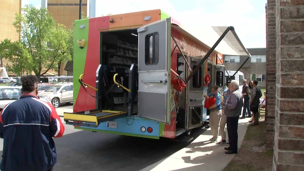 Tulsans Take Advantage Of Bookmobile
