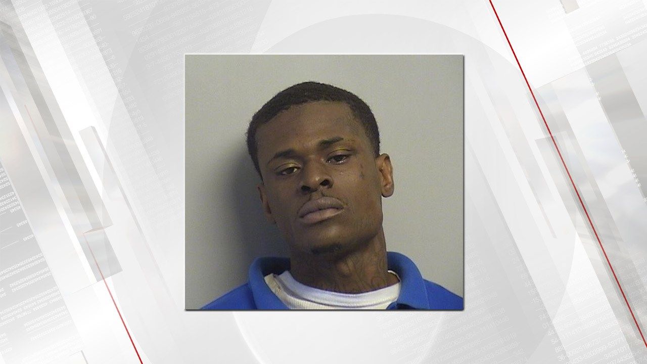 Man Holds Up Tulsa Restaurant Wearing Blanket, Demands Pizza