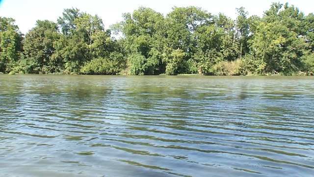 5 Safe After Boat Capsizes Below Oologah Dam