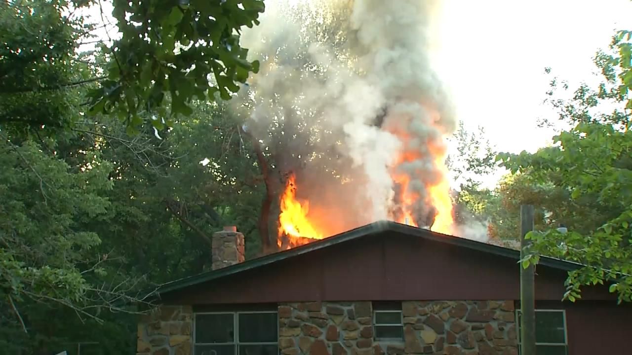 Family Of 8 Escapes House Fire In Catoosa