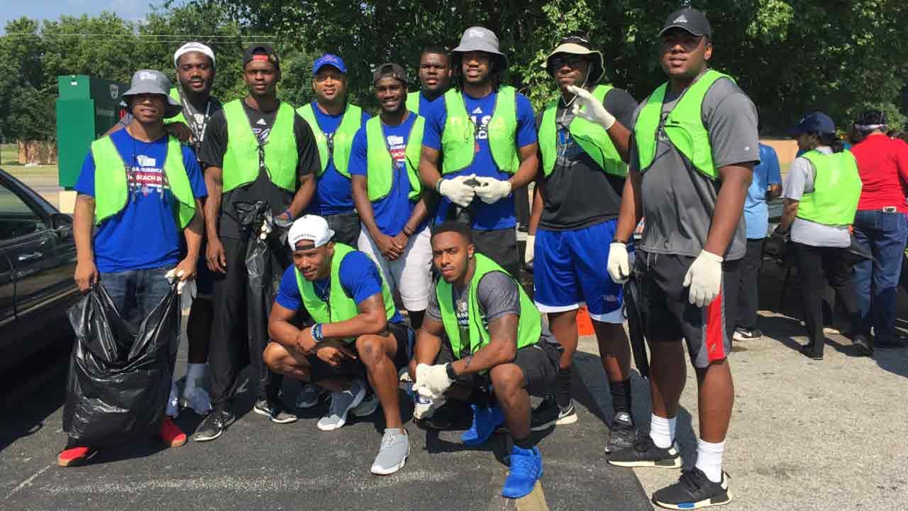 Tulsa Hurricane Football Turns Out For North Tulsa Community Service