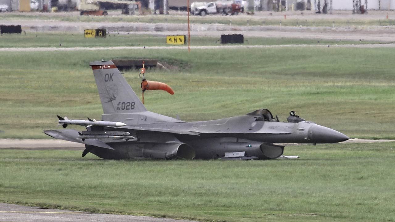 Pilot OK After F-16 With Tulsa Ties Crashes In Houston