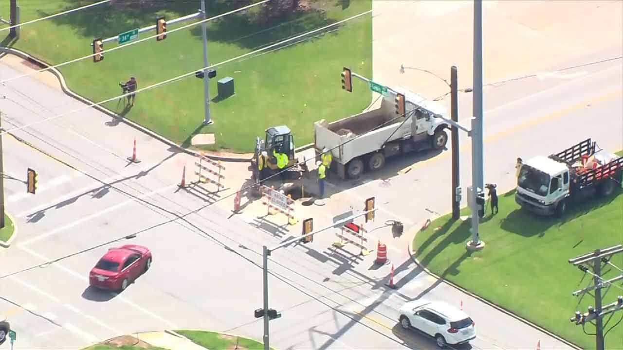 Cave-In Prompts Closure Of Tulsa Road
