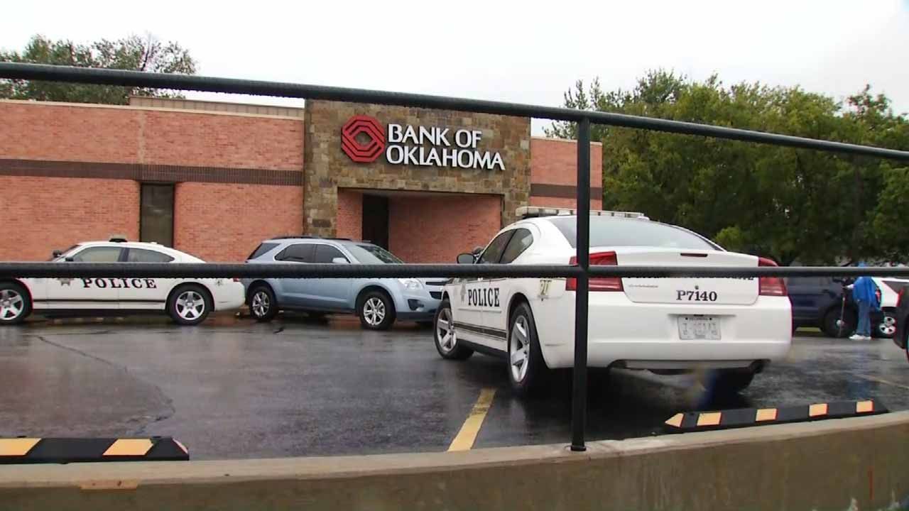 Police Respond To Armed Robbery Of Tulsa Bank