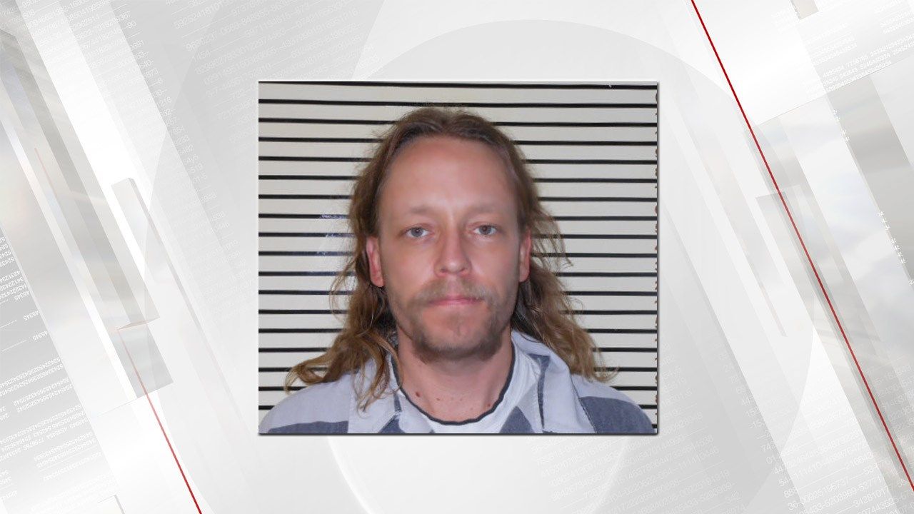 Man Arrested After Brief Foot Chase In Wagoner County