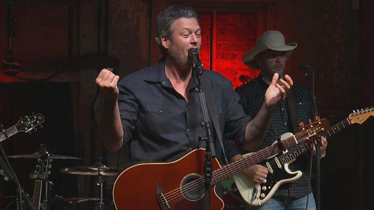 Blake Shelton's Ole Red Draws Crowds To His Hometown