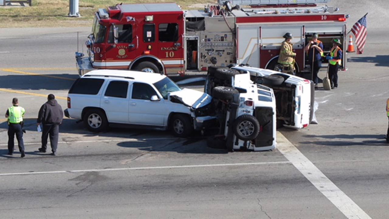 Red Light Runner Blamed For 3-Vehicle Crash In Tulsa