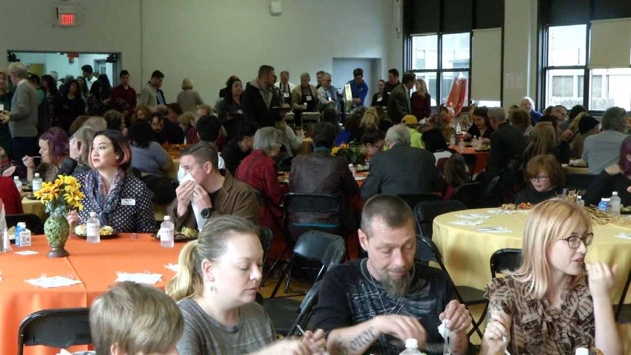 Green Country Leaders Provide Thanksgiving Meal To Tulsa's Street School