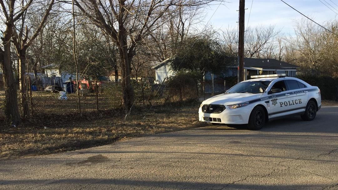 Tulsa Woman Pins Boyfriend Against Fence With Car, Police Say