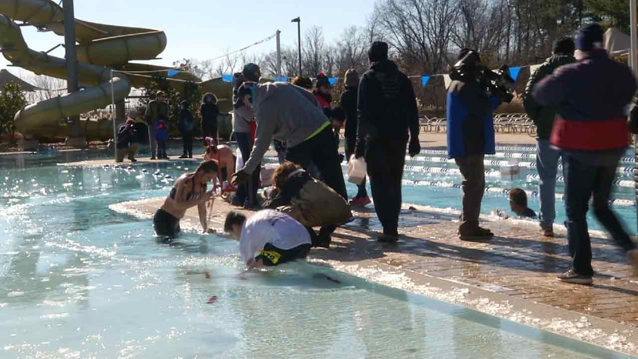 Tulsa Runners Take Polar Bear Plunge In Below Freezing Weather