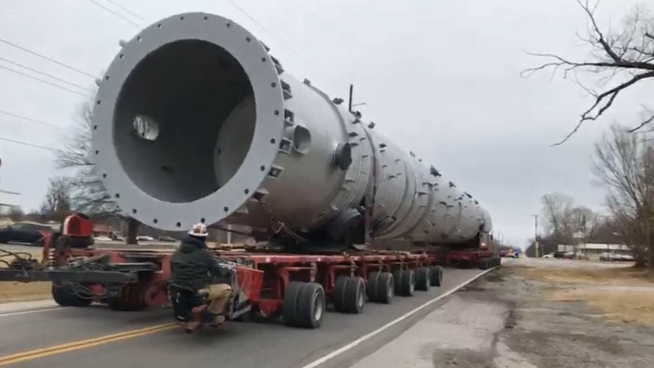 Crew Makes Moving Giant Structure Through Tulsa Look Easy