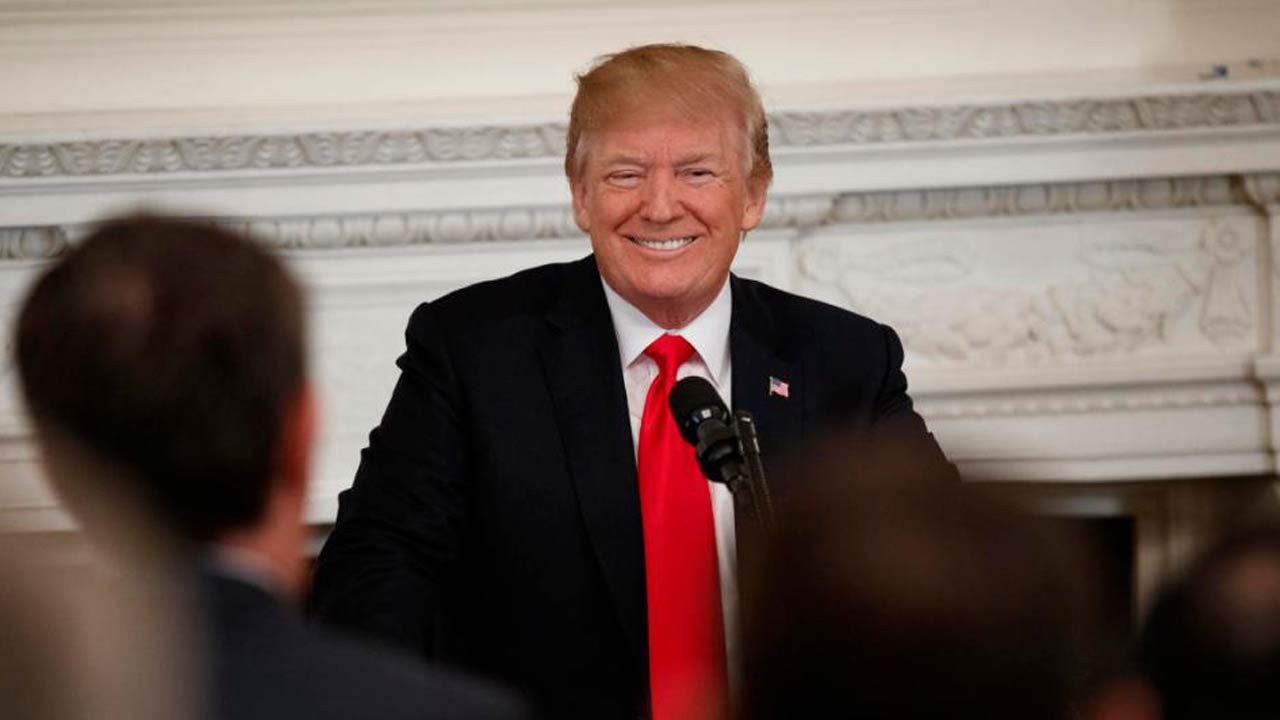 Trump Puts Aside Feud With The Media For A Night At Gridiron Dinner