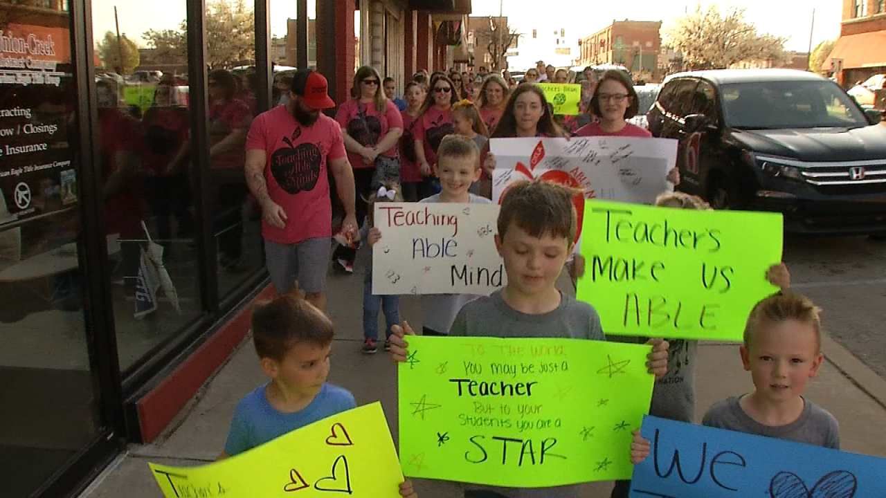 Sapulpa Walk Shows Support For Teachers