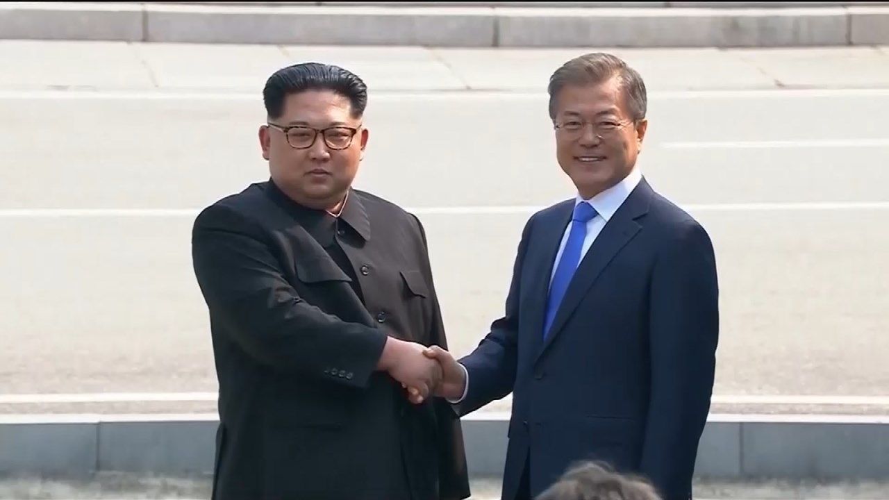 Kim Jong Un Walks Across Border To Meet South Korean President