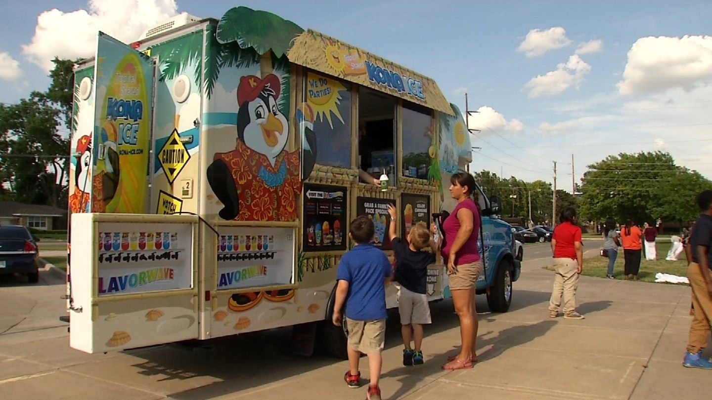 Tulsa McClure Elementary Students, Teachers 'Blast Into Summer'