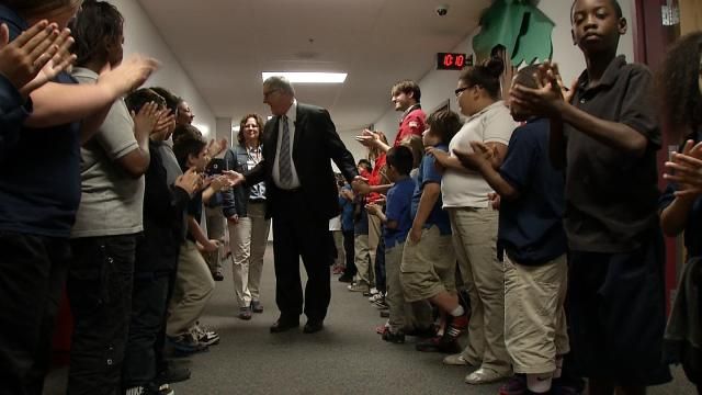 Students Give Standing Ovation To Retiring Tulsa School Superintendent