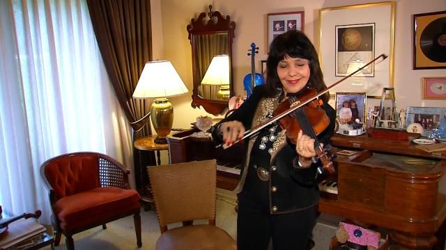 Jana Jae To Be Inducted Into Fiddler Hall Of Fame