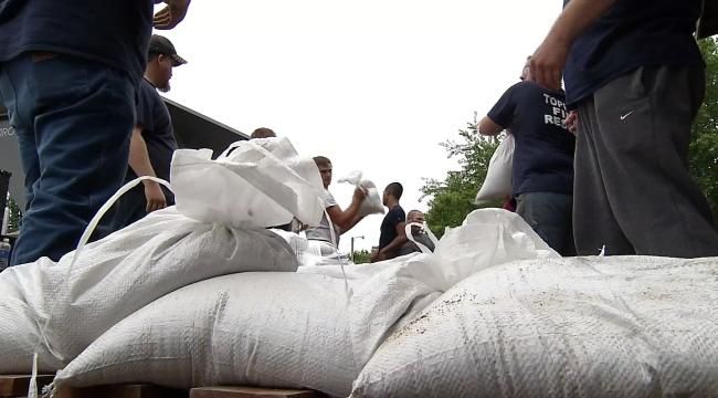 Fort Gibson Dam Roars As Lake Nears Its Capacity