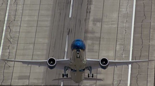 Boeing Releases Video Of 787 Making Amazing Takeoff