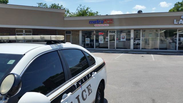 Police Investigate South Tulsa Cell Phone Store Robbery
