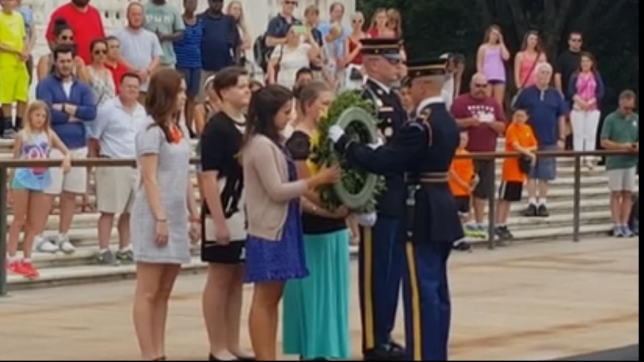 Sand Springs Students Lay Wreath At Tomb Of The Unknown Soldier
