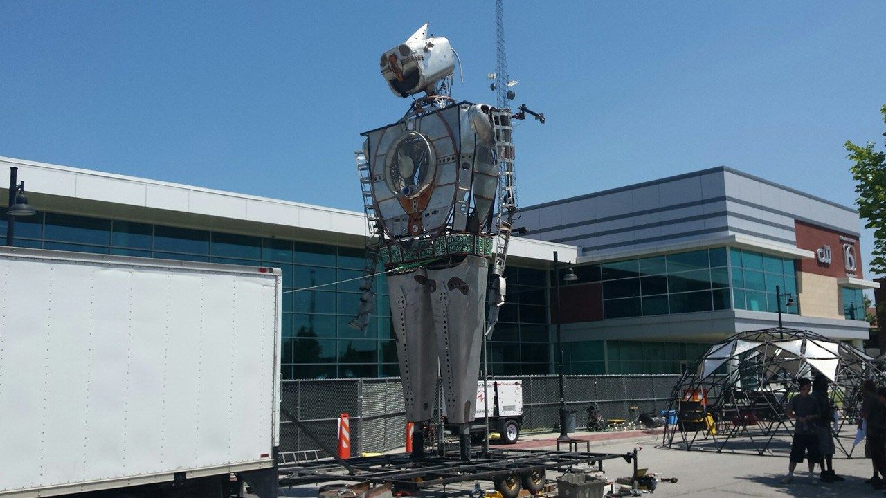 Huge Robot Sculpture Ready For Tulsa's Center Of The Universe Festival