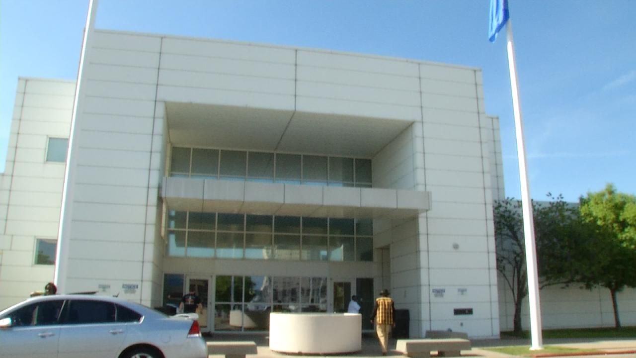 Grand Jury Tours Tulsa Jail; Former Sheriff's Major Speaks Out