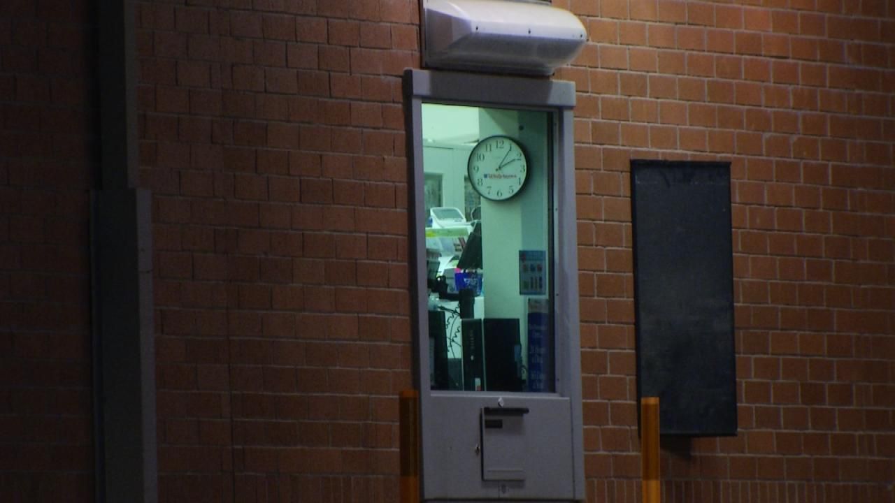 Clerks Foil Robbery Attempts In Broken Arrow And Tulsa