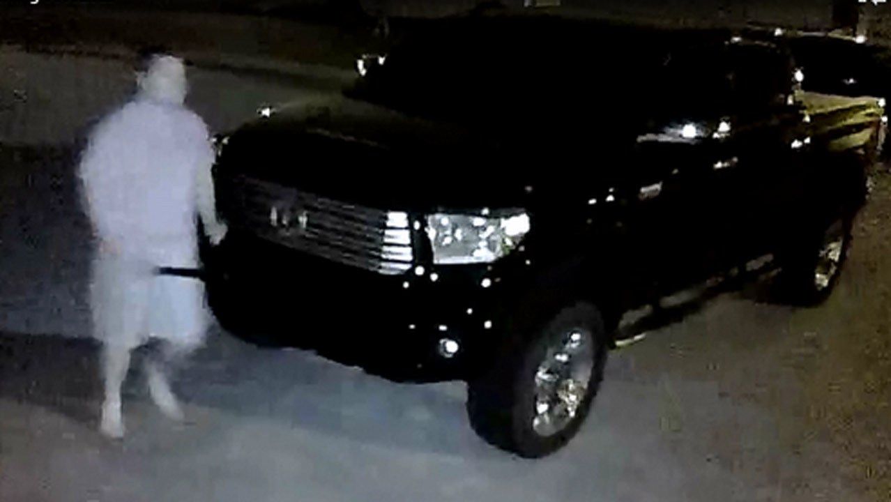 Jenks Police Look For Vandals Who Slashed Tires, Broke Car Windows